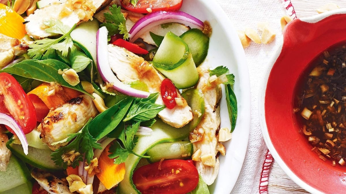 低卡午餐 | 鸡肉牛油果花生沙拉